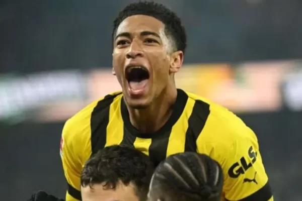 Dortmund Beat Augsburg In a nail-biting match With a High Score Dortmund Beat Augsburg